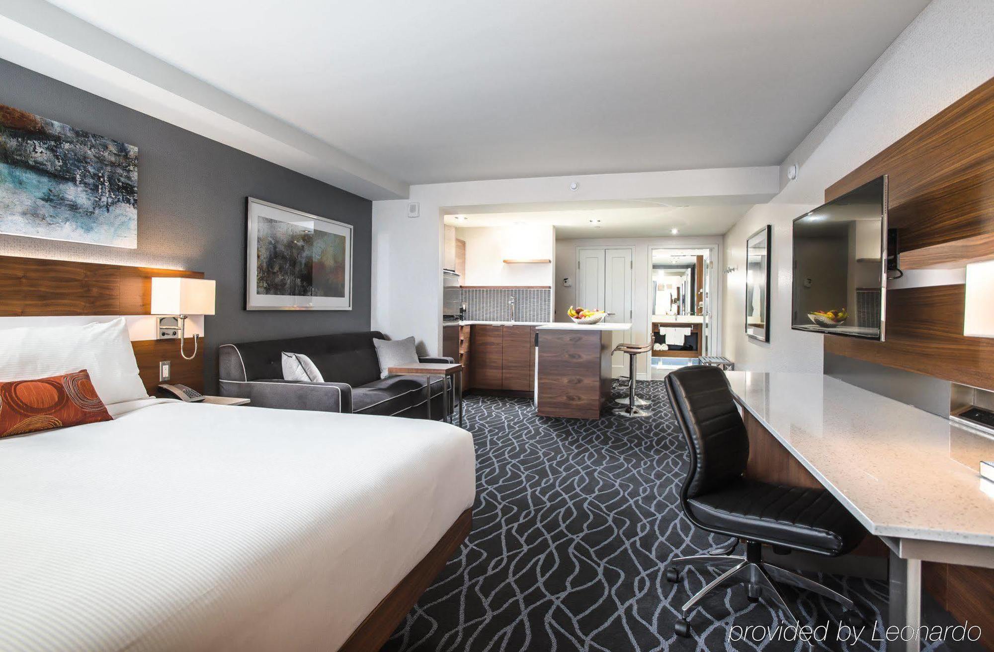 Delta Hotels By Marriott Waterloo Esterno foto